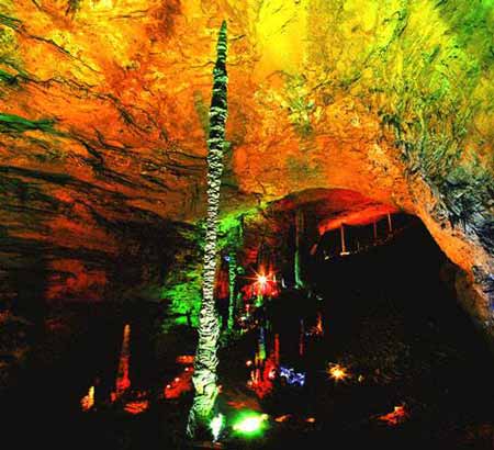 長沙出發(fā)到溶洞奇觀黃龍洞、天門山、玻璃棧道、鳳凰古城九景往返三日游