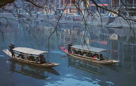張家界森林公園、袁家界、天子山、大峽谷、玻璃橋、天門(mén)山、玻璃棧道、鳳凰古城三晚四日游