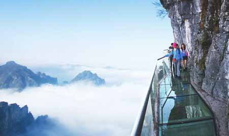 張家界國家森林公園、天子山、袁家界、金鞭溪、十里畫廊、玻璃橋、天門山、玻璃棧道兩晚三日游